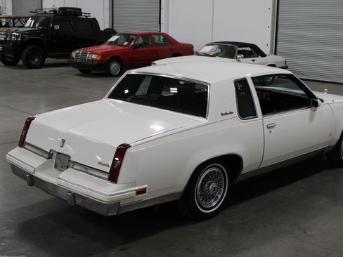 Used 1988 Oldsmobile Cutlass Supreme Classic Brougham RWD image 7