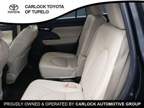 Used 2023 Toyota Highlander XLE image 24