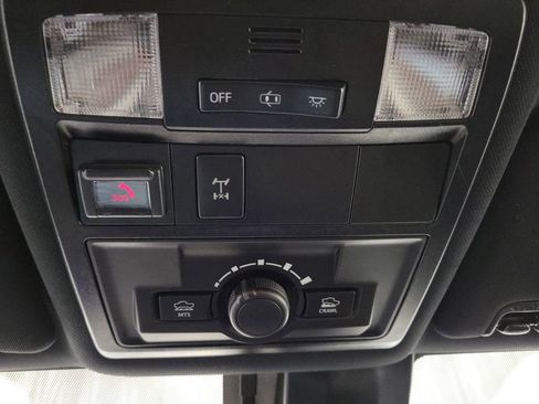 Used 2021 Toyota Tacoma TRD Off-Road AWD/4WD image 19