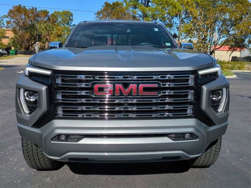 Used 2023 GMC Canyon Denali image 9