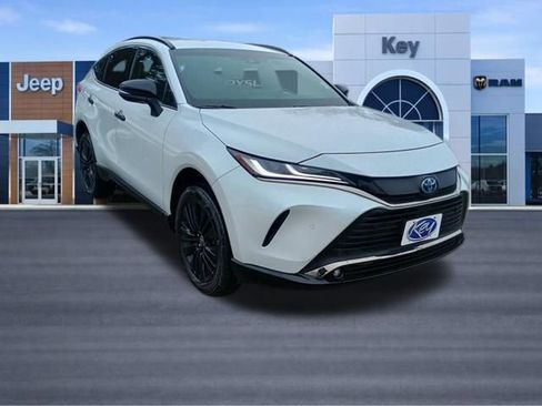 Used 2024 Toyota Venza Nightshade image 8