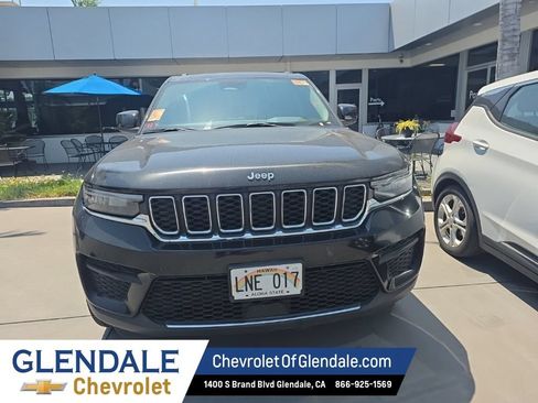 Used 2023 Jeep Grand Cherokee Laredo AWD/4WD image 9