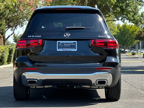 New 2025 Mercedes-Benz GLB 250 4MATIC image 4