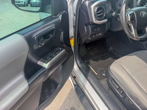 Used 2021 Toyota Tacoma SR5 RWD image 13