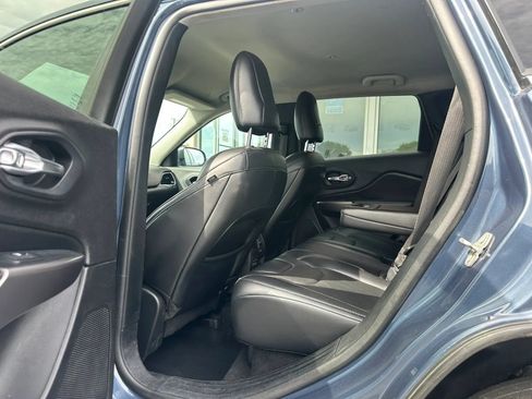 Used 2020 Jeep Cherokee Limited FWD image 11