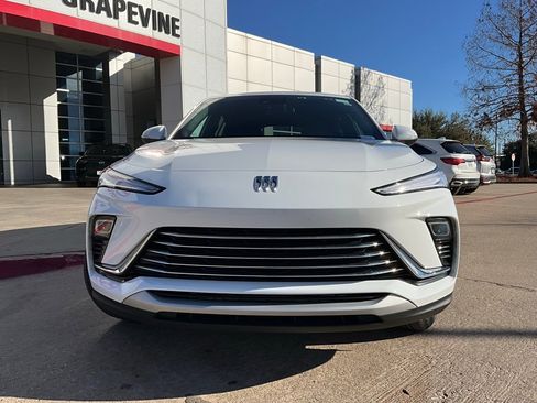 Used 2025 Buick Envista Preferred image 4