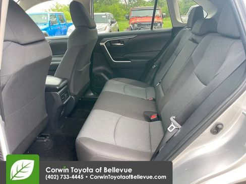 Used 2025 Toyota RAV4 XLE AWD/4WD image 25