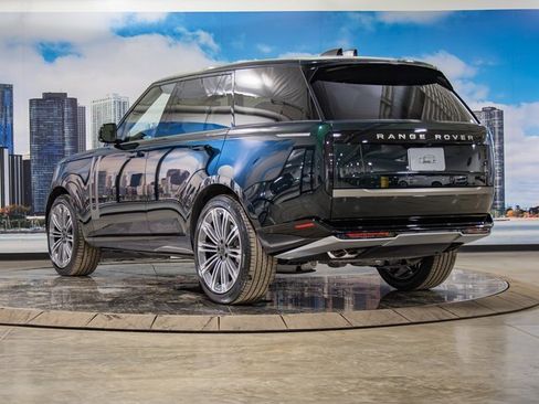 New 2026 Land Rover Range Rover SE image 9