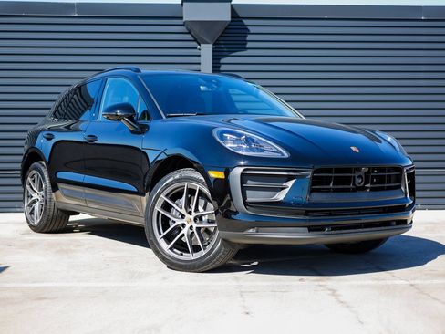 Certified 2026 Porsche Macan AWD/4WD image 9