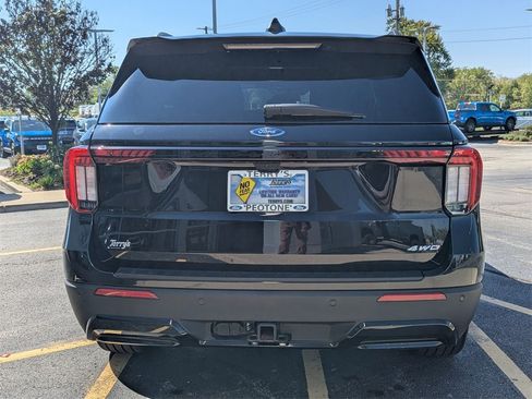Used 2025 Ford Explorer ST-Line w/ ST-Line Street Pack image 4