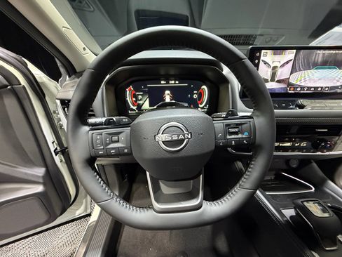 New 2026 Nissan Rogue Platinum image 9