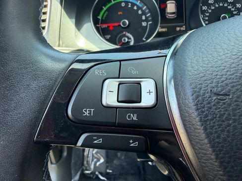 Used 2017 Volkswagen e-Golf SE FWD image 13