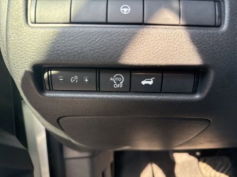 Used 2024 Nissan Rogue SV w/ SV Premium Package image 11