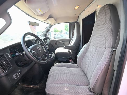 Used 2016 GMC Savana 3500 RWD image 16