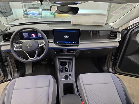 New 2026 Volkswagen Tiguan SE FWD image 15