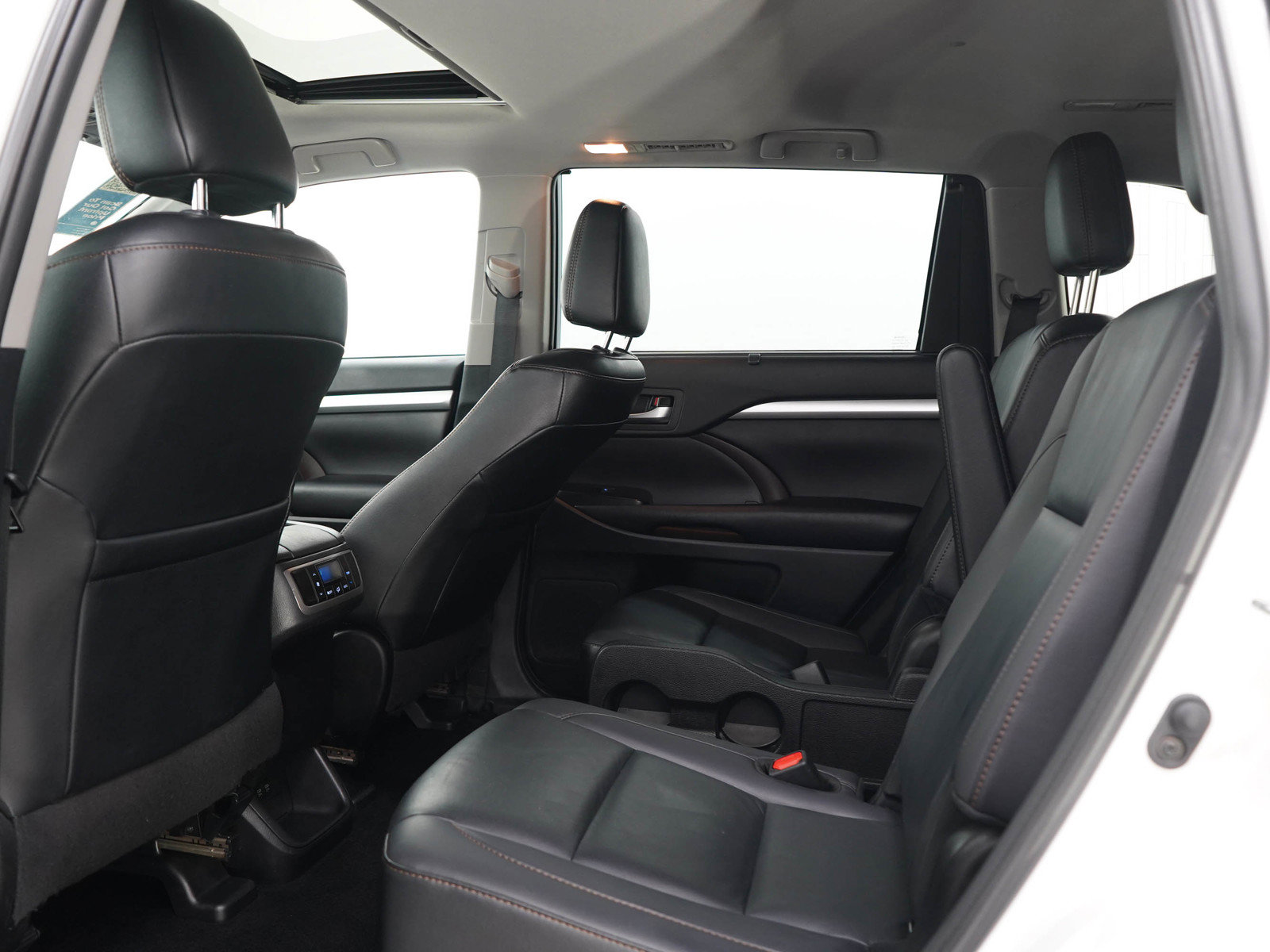 Used 2019 Toyota Highlander XLE AWD/4WD image 16
