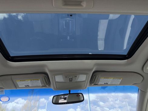 Used 2015 INFINITI Q40 w/ Moonroof Package RWD image 4
