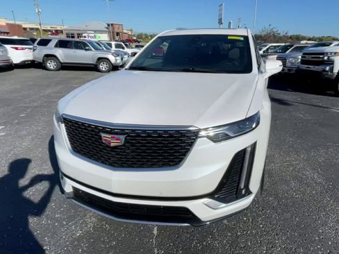 Used 2025 Cadillac XT6 Premium Luxury image 4