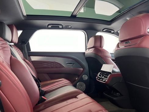 Used 2023 Bentley Bentayga Extended Wheelbase image 25