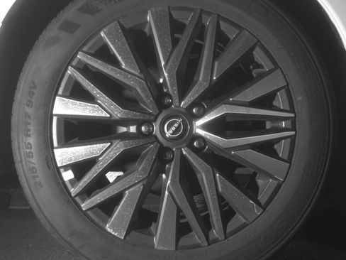 Used 2025 Nissan Altima 2.5 SV FWD image 15
