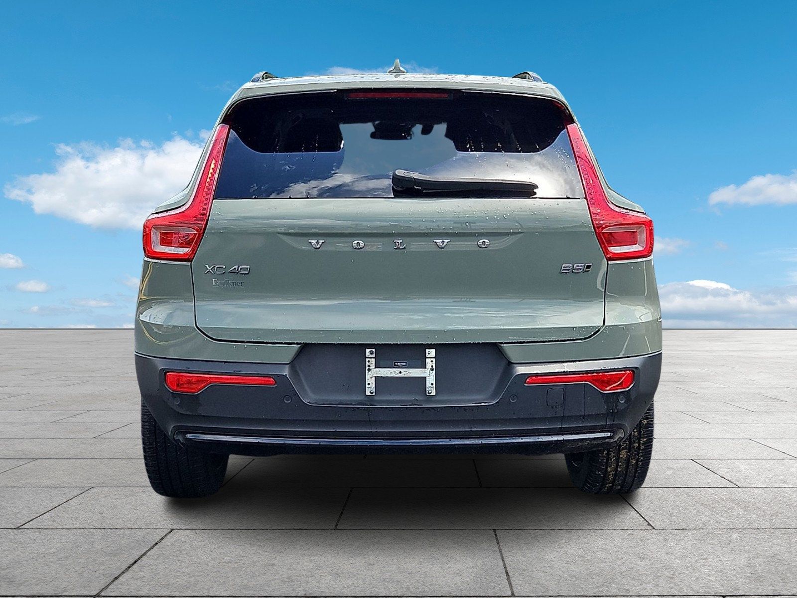 Certified 2023 Volvo XC40 B5 Plus w/ Protection Package Premier AWD/4WD image 5