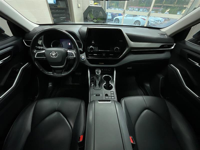 Used 2023 Toyota Highlander XLE FWD image 25