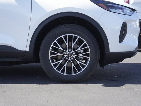 Used 2025 Ford Escape SE image 4