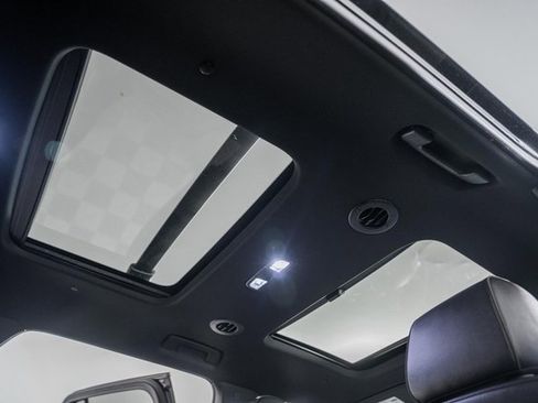 Used 2023 Chevrolet Traverse RS image 37