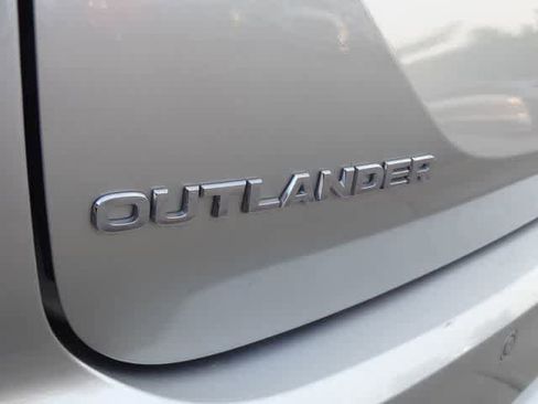 Used 2024 Mitsubishi Outlander SE AWD/4WD image 45
