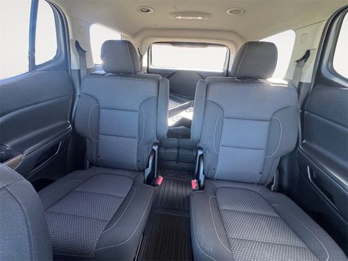 Used 2022 GMC Acadia SLE image 13