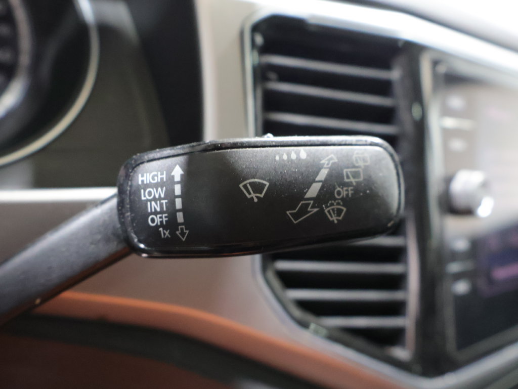 Used 2018 Volkswagen Atlas SEL AWD/4WD image 36