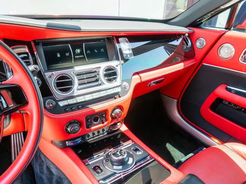 Used 2019 Rolls-Royce Dawn RWD image 19
