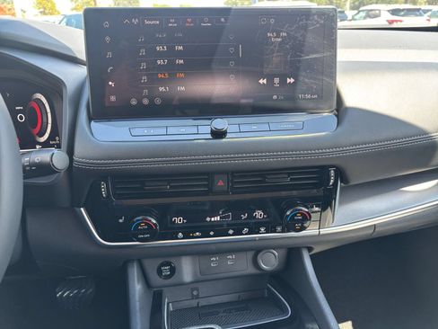 Used 2026 Nissan Rogue SL FWD image 16