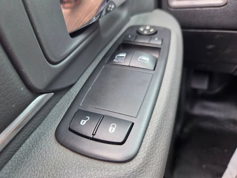 Used 2018 RAM 1500 Express RWD image 29