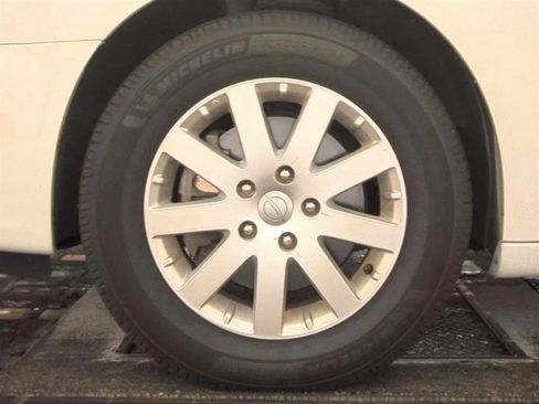 Used 2014 Chrysler Town & Country Touring FWD image 9