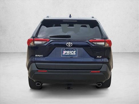 Used 2022 Toyota RAV4 XLE Premium FWD image 7