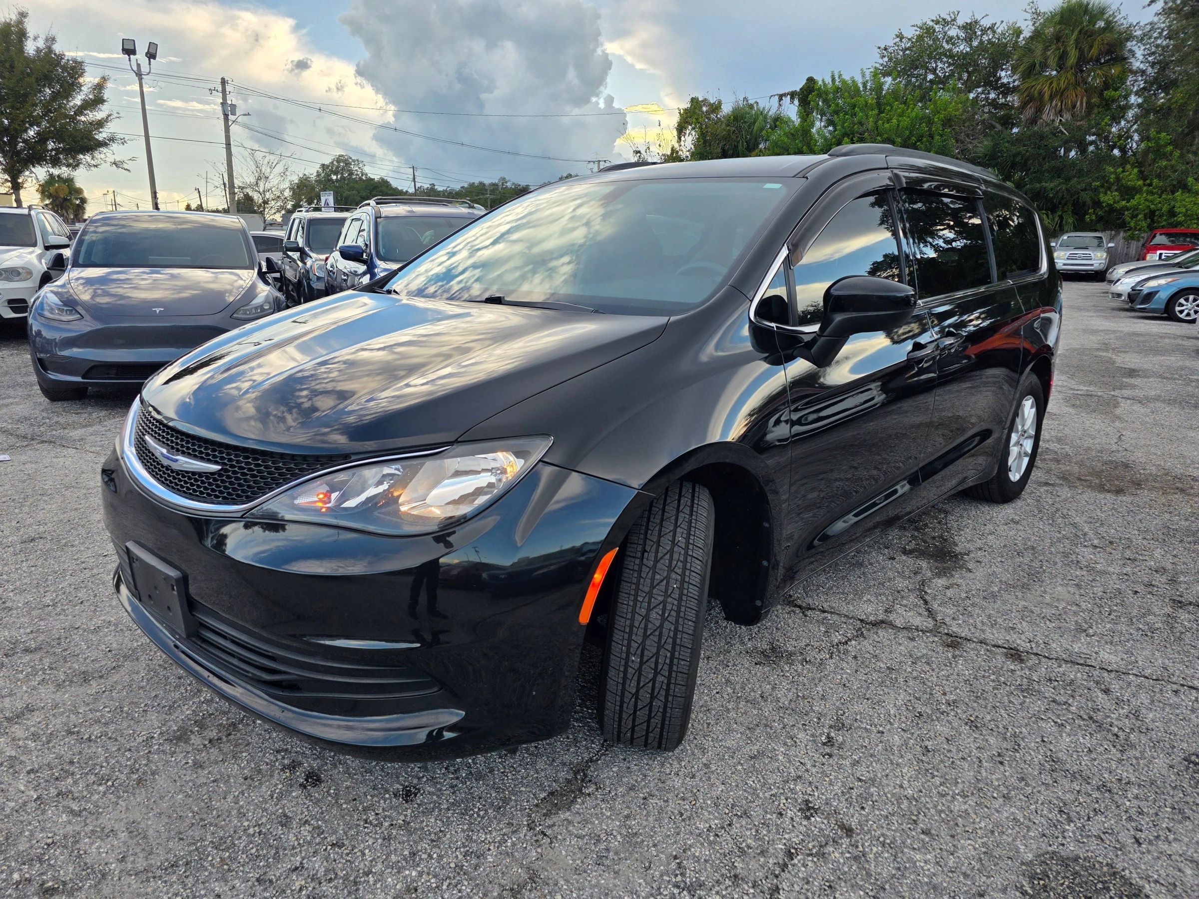 Used 2020 Chrysler Voyager Lxi FWD image 3