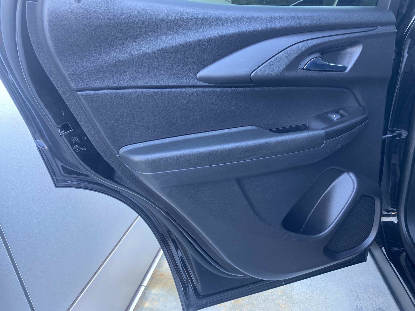 Used 2021 Chevrolet TrailBlazer LS w/ LPO, Blackout Package FWD image 11
