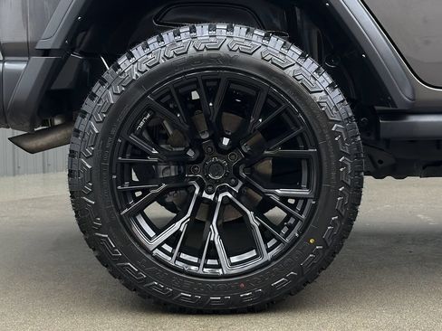 Used 2024 Jeep Wrangler Unlimited AWD/4WD image 11