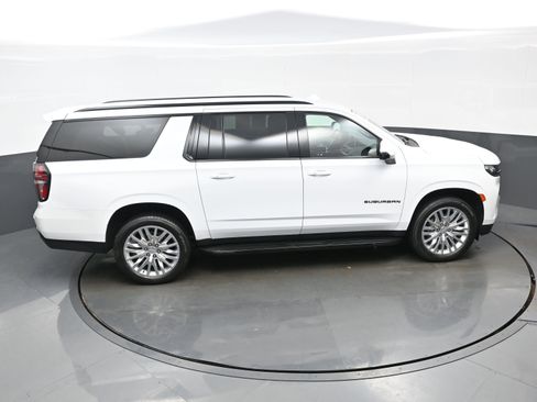 Used 2023 Chevrolet Suburban RST w/ Luxury Package image 43