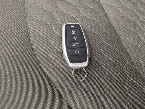 Used 2018 Chevrolet Equinox LT AWD/4WD image 32