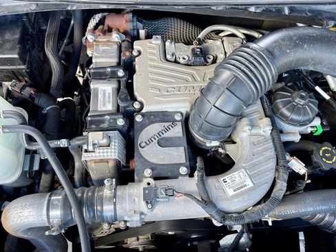 Used 2017 Nissan Titan SV image 20