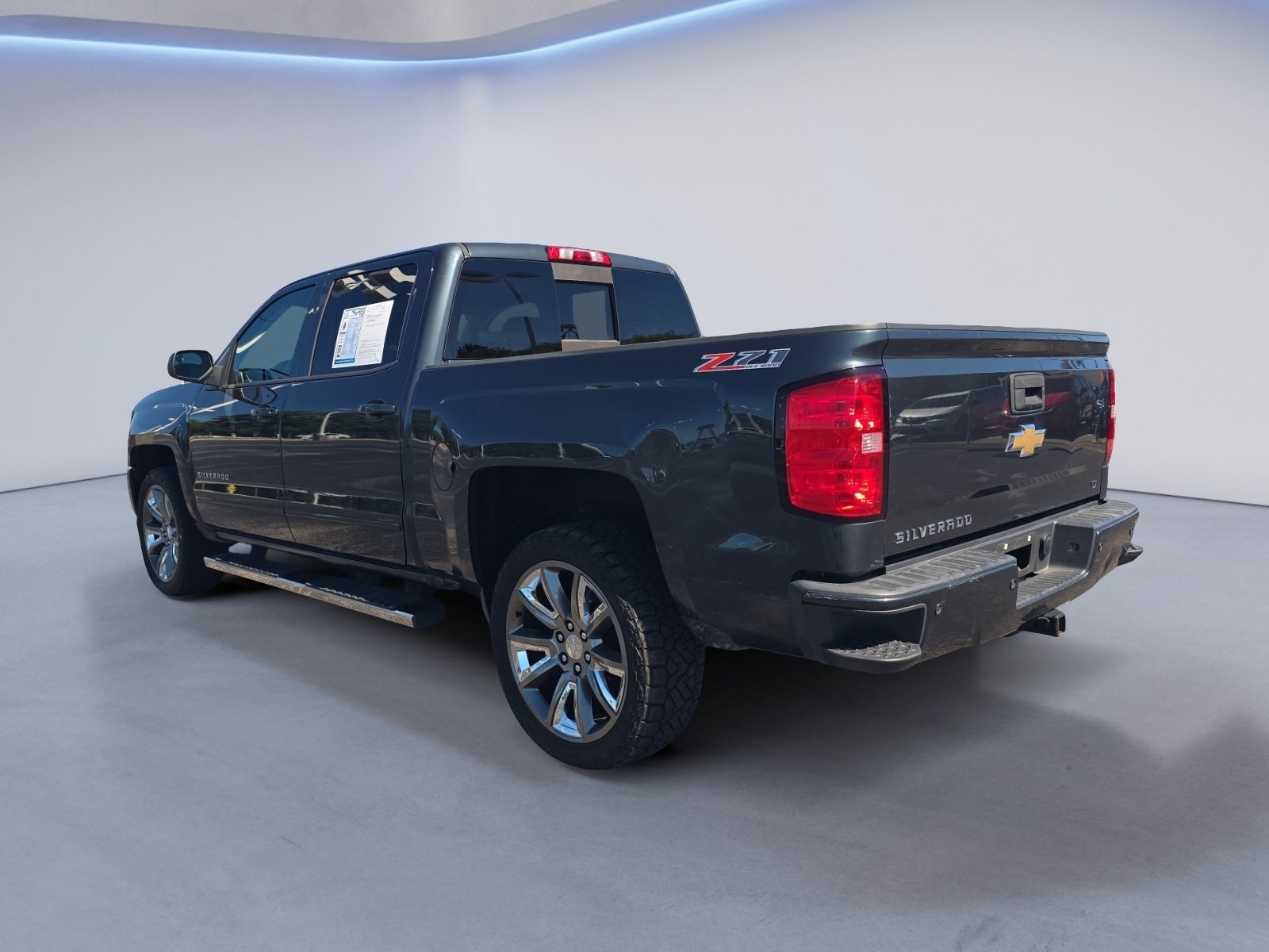 Used 2017 Chevrolet Silverado 1500 LT w/ LT Convenience Package AWD/4WD image 3