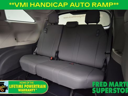 Used 2022 Toyota Sienna XLE image 25