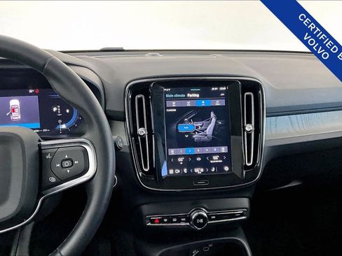 Certified 2025 Volvo XC40 B5 Plus image 8