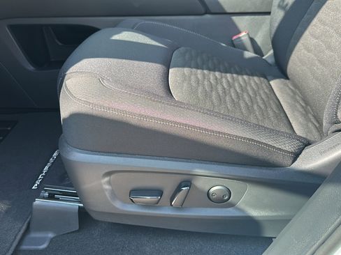 New 2025 Nissan Pathfinder SV w/ Black Appearance Package image 12