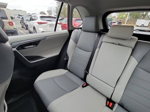 Used 2023 Toyota RAV4 XLE Premium image 4