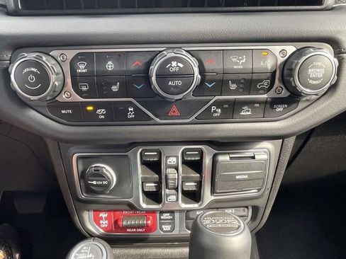 Used 2025 Jeep Wrangler Unlimited Rubicon 392 AWD/4WD image 22