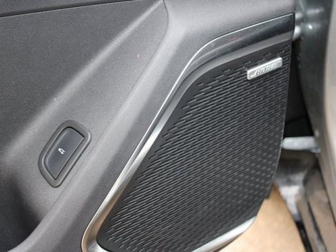 Used 2025 GMC Acadia Denali image 24