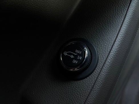 Used 2020 Chevrolet Traverse LT FWD image 23
